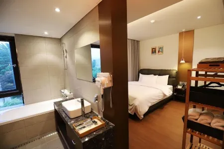 Namyangju Bukhangang Dolcecasa Hotel