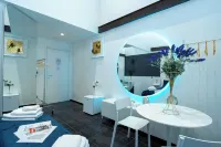 Skyhouse Chiaia - سرير ووجبة إفطار