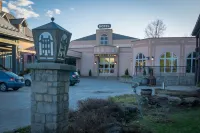 Château Logue Hotel Các khách sạn ở Maniwaki
