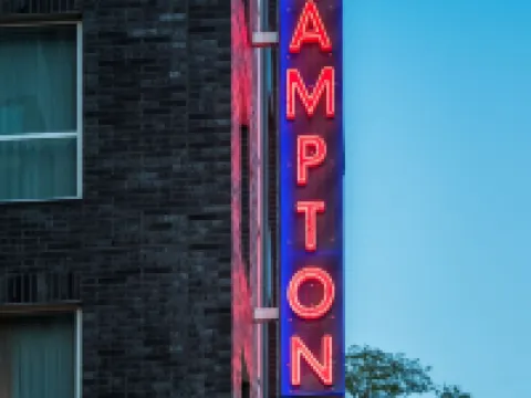 Hampton Inn and Suites by Hilton Portland-Pearl District Hotels near Chinatown Gateway