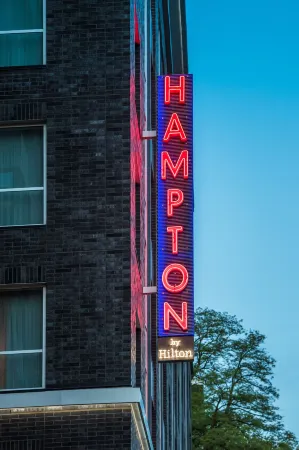 Hampton Inn and Suites by Hilton Portland-Pearl District Отели рядом с достопримечательностью «KIDD's Toy Museum»