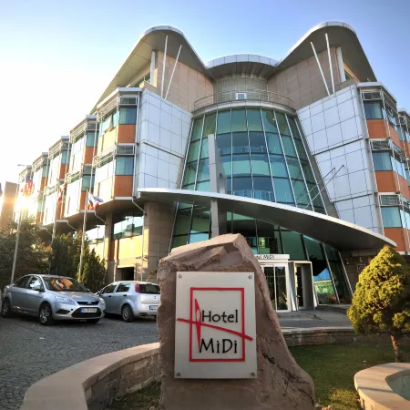 Hotel Midi Отели рядом с достопримечательностью «Башня Атакуле»