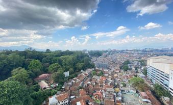 Quite 2Br Apartment AC in Living Room at the Jarrdin Cihampelas