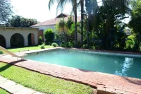 Breeze Guest House - Pools
