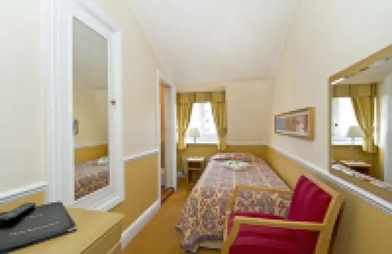 Kingsway Park Hotel at Park Avenue Hotels in Hyde Park