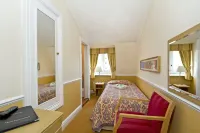 Kingsway Park Hotel at Park Avenue Hotels in Hyde Park