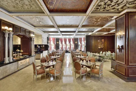 Radisson Blu MBD Hotel Noida Отели рядом с достопримечательностью «Jaypee Institute of Information Technology»