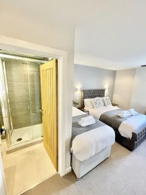 Apartment Twelve Hotels in 