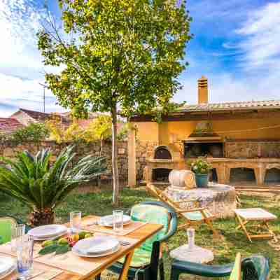 Traditional Rustic Maisonette and House by Konnect Hotel Exterior