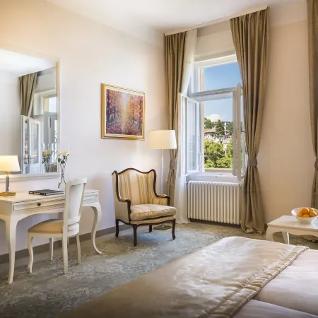 Hotel Bellevue - Liburnia Отели рядом с достопримечательностью «Пляж Медвея»