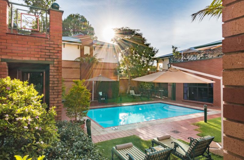 Courtyard Hotel Rosebank photo 5