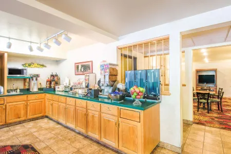 Super 8 by Wyndham Wheeling WV