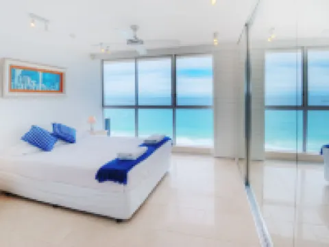 Golden Sands on the Beach - Absolute Beachfront Apartments Hotels in Main Beach