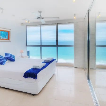 Golden Sands on the Beach - Absolute Beachfront Apartments