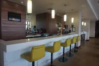 Hampton by Hilton London Luton Airport - С баром