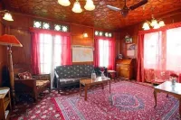 Houseboat Lily of Nageen