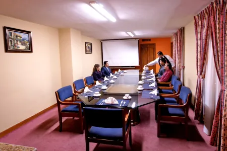 Hotel Santiago de Compostela - Guadalajara Centro Historico Отели рядом с достопримечательностью «Госпиталь Кабаньяс»