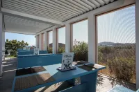 Hillside Studios & Apartments