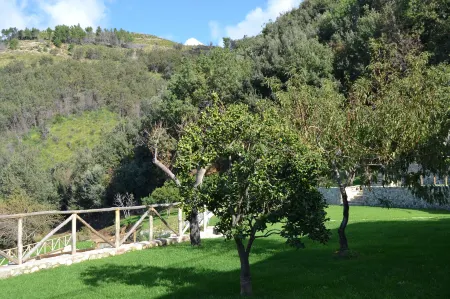 Borgo Rosso di Sera Resort Отели в г. Paola