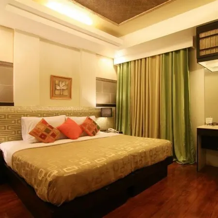 Urban Manor Hotel
