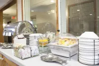 カントリー イン & スイーツ バイ ラディソン シダー フォールズ アイオワ - 朝食