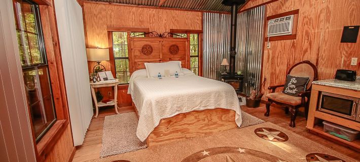 Cora's Cabins Hotels in Smith County