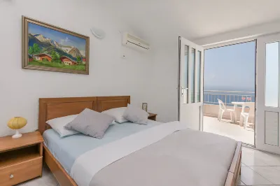 Apartments Luca Hotels near Plaža Ravnice