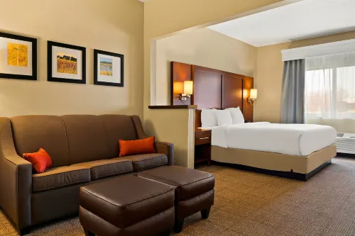 Comfort Suites- Saginaw فنادق في Kochville Township