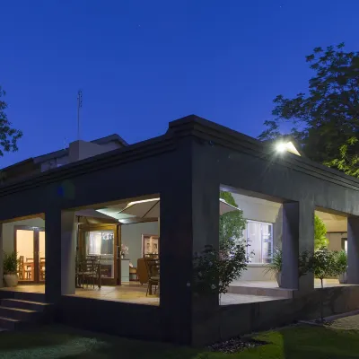 Bayswater Lodge Hotels near Naval Hill