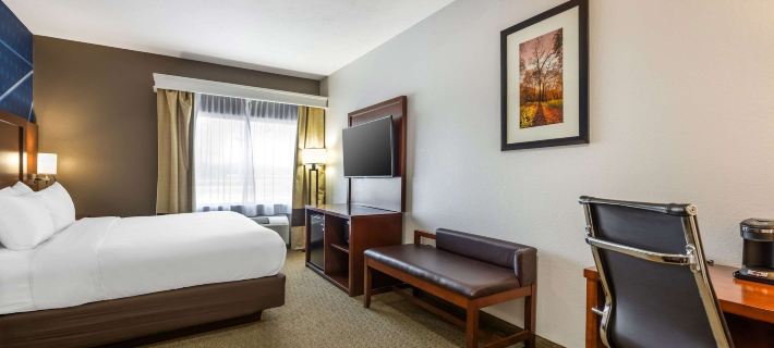 Comfort Suites Omaha East-Council Bluffs Hotels in Pottawattamie County