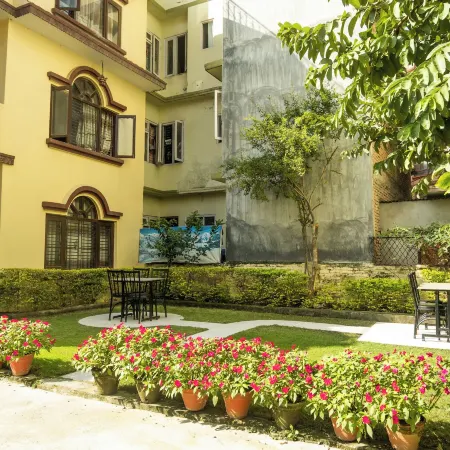 Kathmandu Peace Home Отели рядом с достопримечательностью «Свойамбу Ступа»