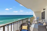 Beachfront Breeze by Avantstay Beachfront Condo