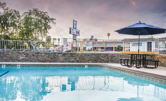 Sea Rock Inn - Long Beach
