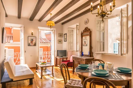 Philarmonic Orchestra Apartment by Konnect Отели в г. Керкира