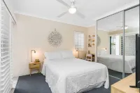 Pacific Place Apartments Hotels in Bilinga