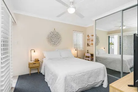 Pacific Place Apartments Отели в г. Bilinga