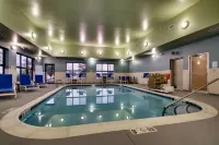 Holiday Inn Express & Suites Morris