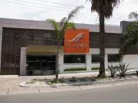 Hotel St. George فنادق في سيلايا