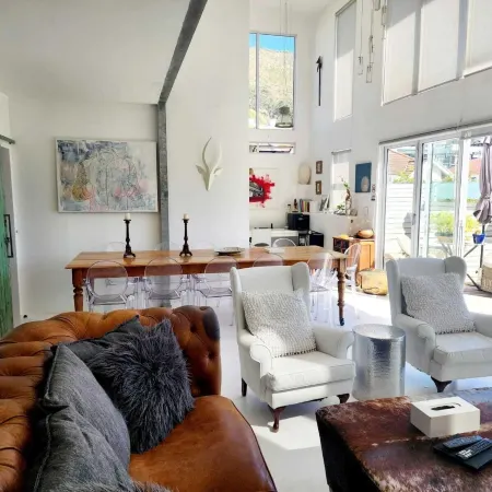 4 on Highworth Apartments and Studios