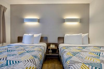 バリアフリー対応客室(ダブルベッド2台)(禁煙) モテール 6 オシュコシュの写真