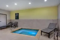 La Quinta Inn & Suites by Wyndham Andrews - Spa