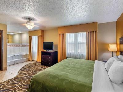 Quality Suites Addison-Dallas