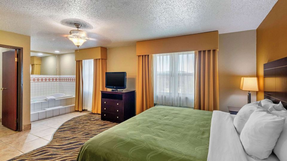Quality Suites Addison-Dallas