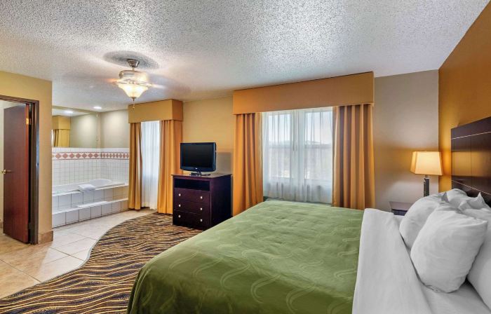 Quality Suites Addison-Dallas