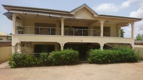 The Golden Apple Guest House - parking