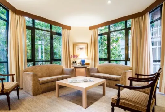 Espahotel Plaza Basílica Hotels near Tour Bernabéu