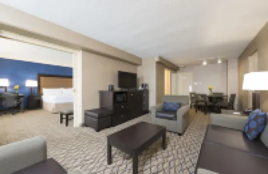 Grand Royal Hotel O'Hare - Chicago Hotels in Elk Grove Village