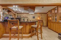The Whispering Pines Inn Bed & Breakfast Hotels in Norman