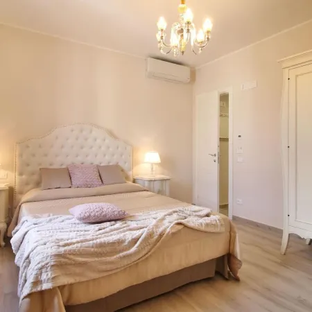 Lucca in Chic - No Ztl - Free Parking - Old City at 10Min by Walk