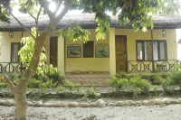 Rhino Lodge Bardia Pvt Ltd Hoteles cerca de Birat Purush Darshan